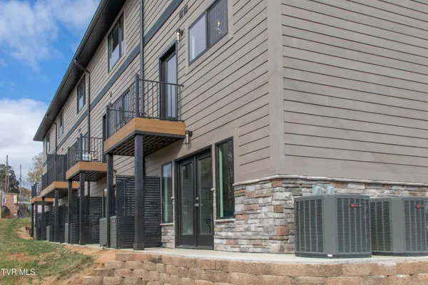 $1,900,000 | 577 English Street, Unit 2, Bristol, TN 37620