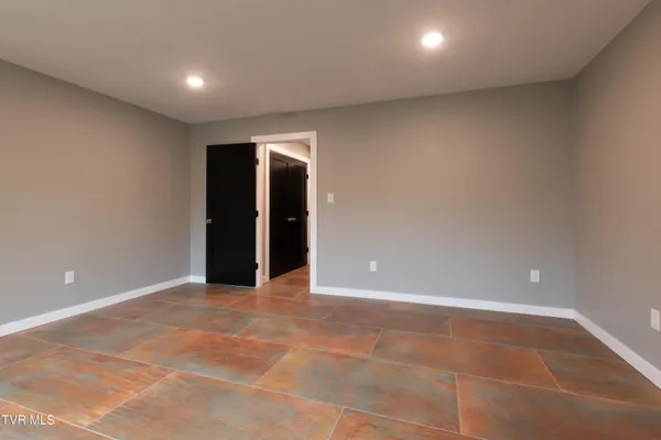 $1,900,000 | 577 English Street, Unit 2, Bristol, TN 37620