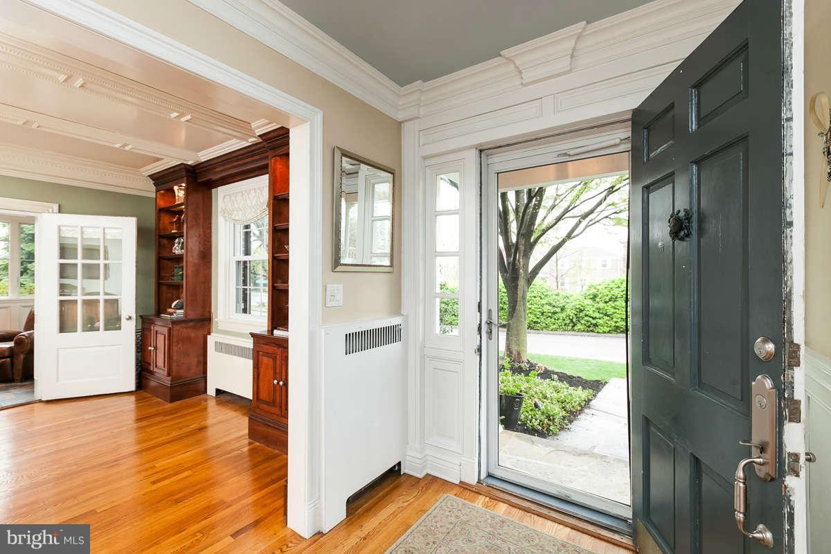 7103 York Road Baltimore, MD 21212 - Photo 3 of 23 Foyer