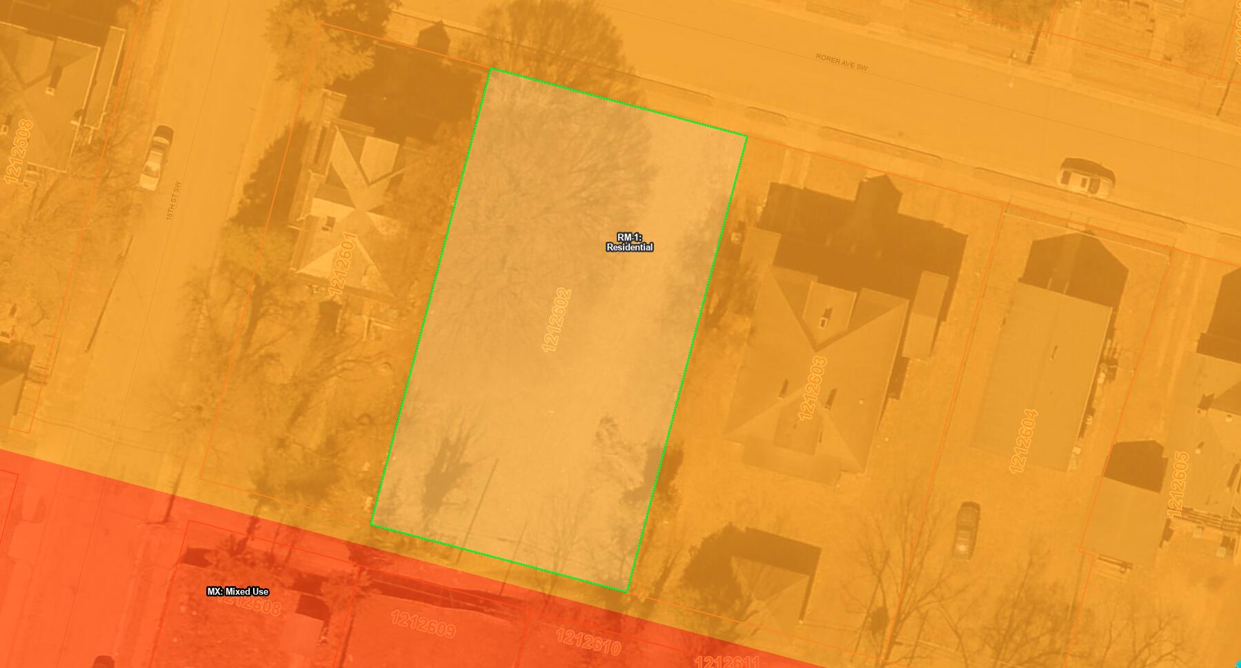 1426 Rorer Avenue Southwest Roanoke, VA 24016 - Photo 4 of 7 a bathroom with a shower