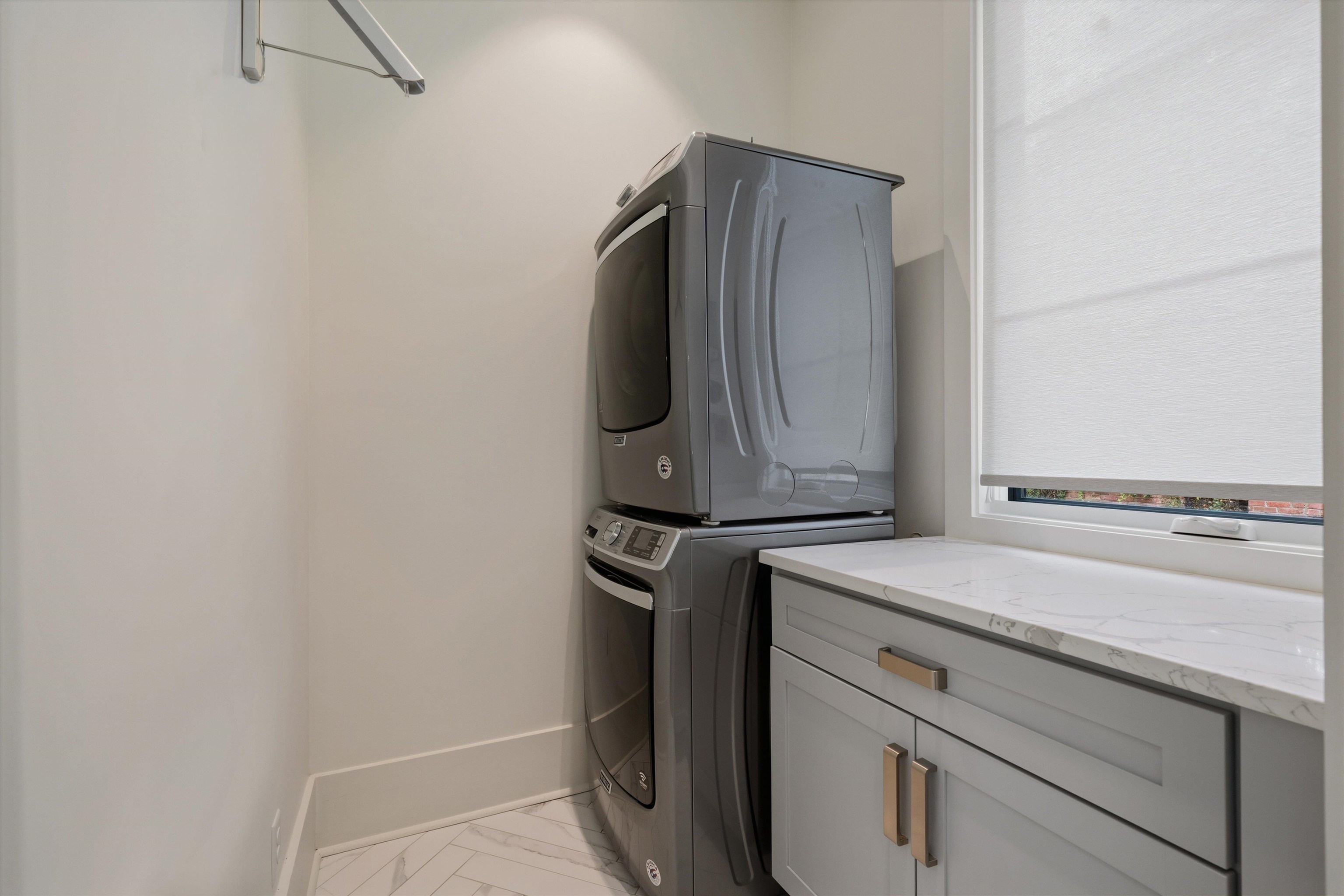 4710 Gwynne Road Memphis, TN 38117 - Photo 36 of 40 a utility room with dryer and washer