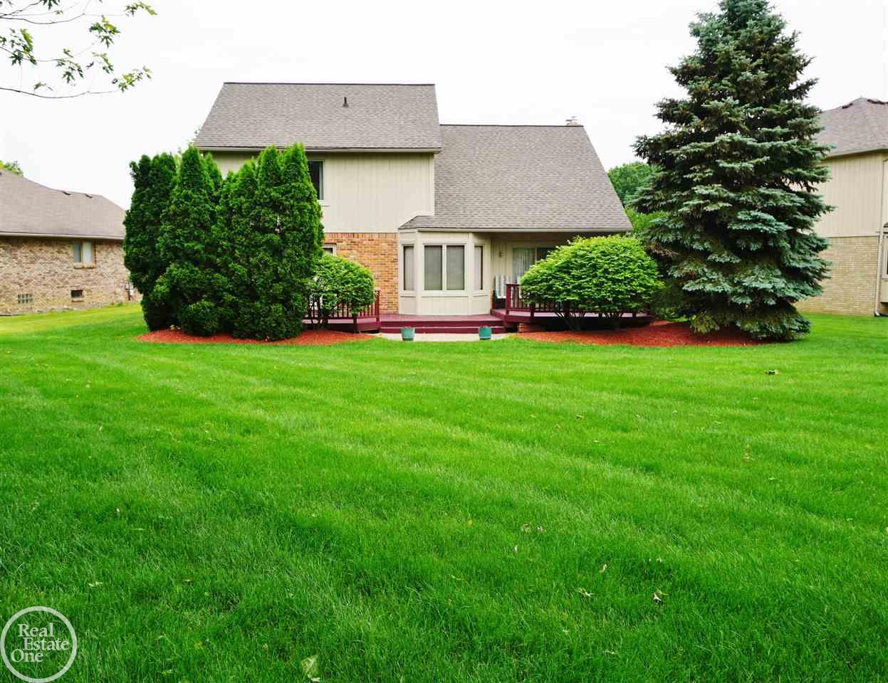 1618 Crestline Lane Rochester Hills, MI 48307 - Photo 2 of 10
