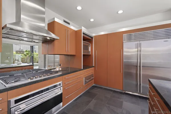 $6,195,000 | 2402 Camino Del Mar, Del Mar, CA 92014