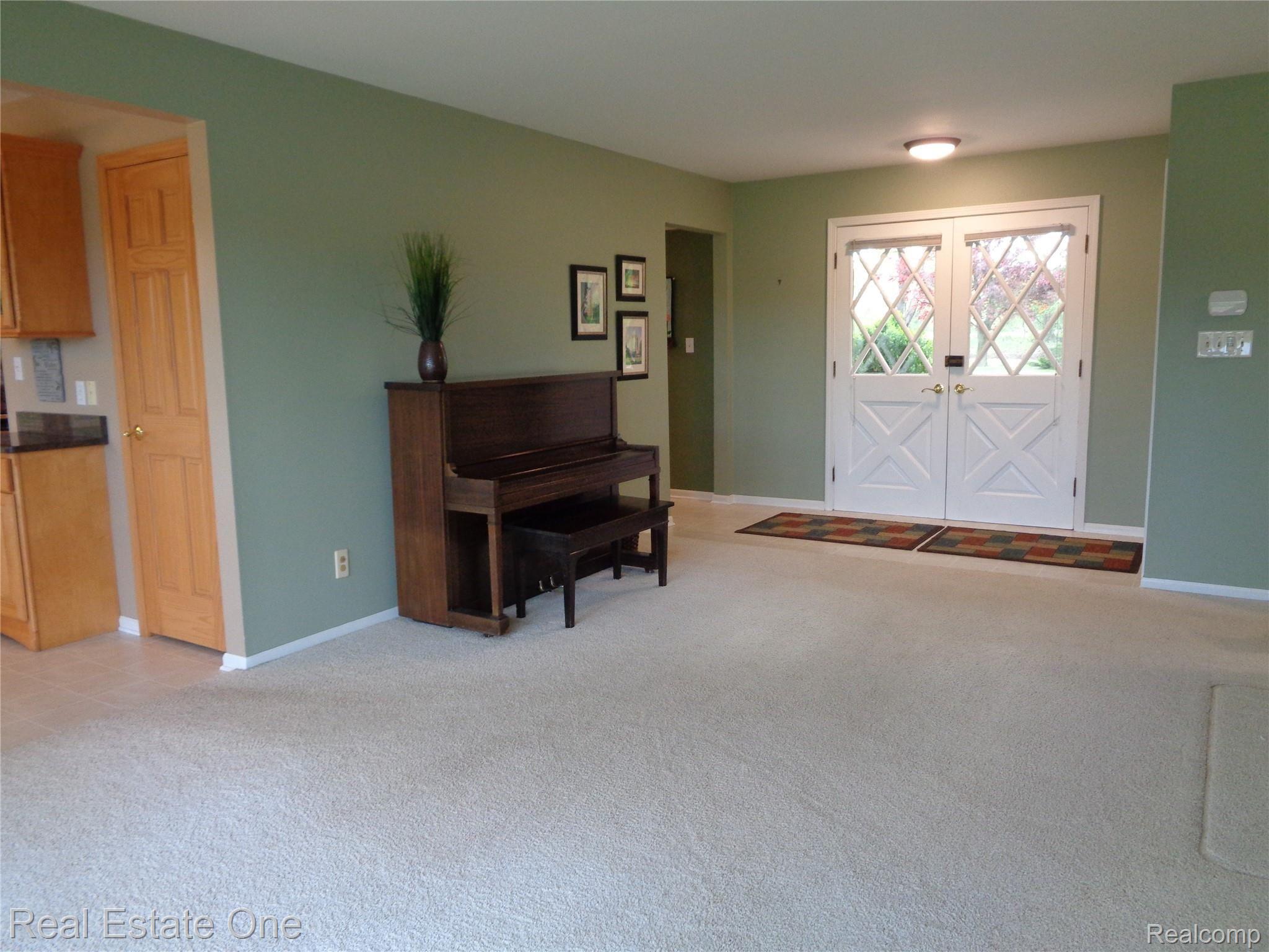 2572 Lake George Road Oakland, MI 48363 - Photo 26 of 83 Living room view 2 off foyer