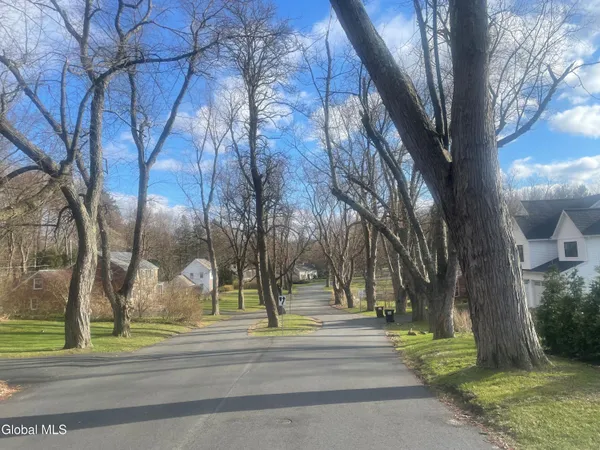 $269,000 | 8 Clover Lane, Colonie, NY 12211