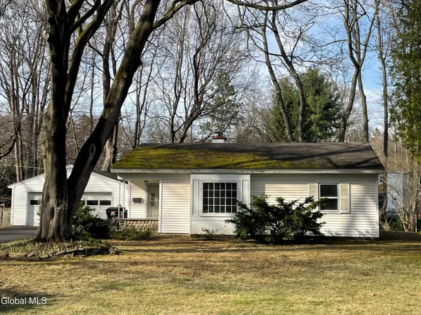 $269,000 | 8 Clover Lane, Colonie, NY 12211