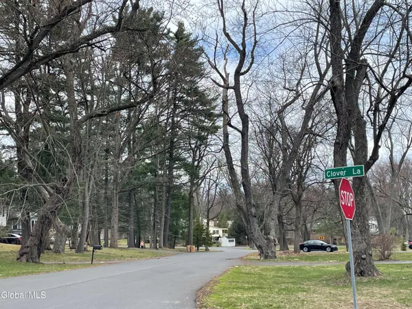 $269,000 | 8 Clover Lane, Colonie, NY 12211