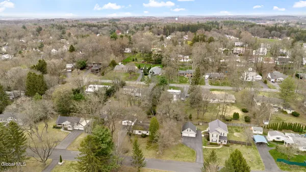 $269,000 | 8 Clover Lane, Colonie, NY 12211