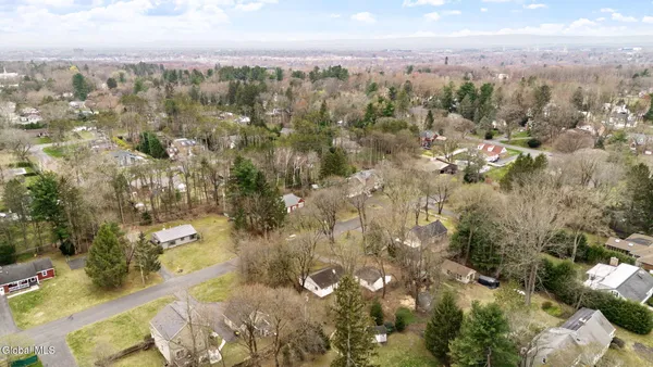 $269,000 | 8 Clover Lane, Colonie, NY 12211