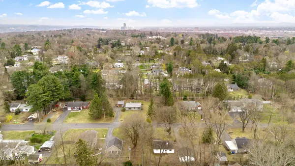 $269,000 | 8 Clover Lane, Colonie, NY 12211