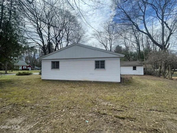 $269,000 | 8 Clover Lane, Colonie, NY 12211