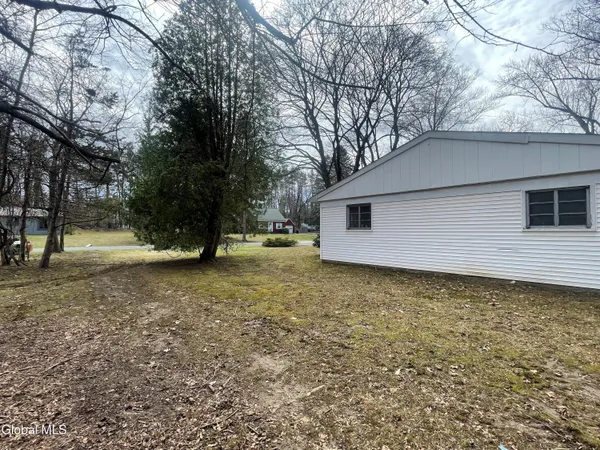 $269,000 | 8 Clover Lane, Colonie, NY 12211