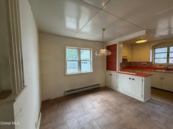 $269,000 | 8 Clover Lane, Colonie, NY 12211