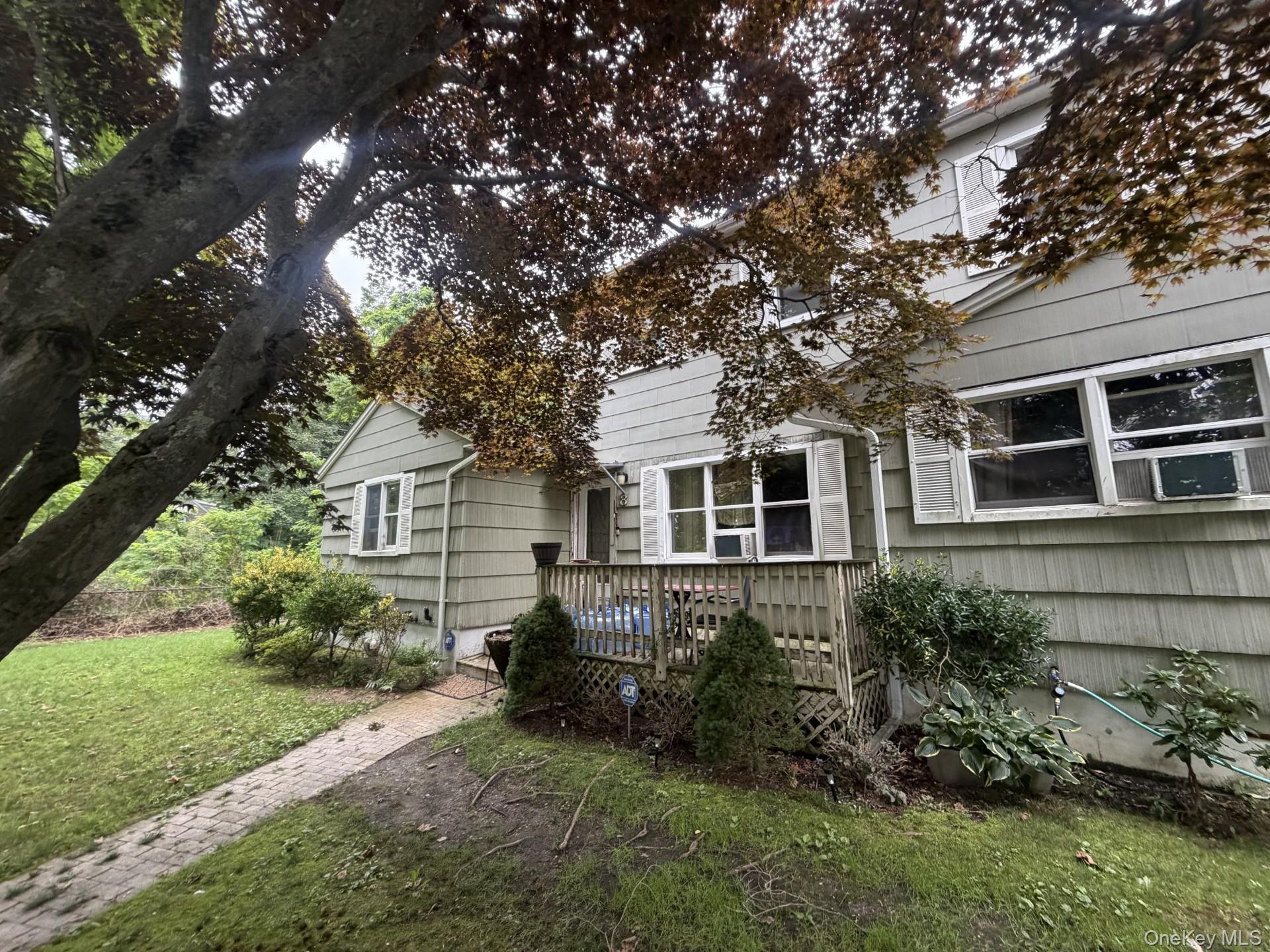 8 Windus Road Shirley, NY 11967 - Photo 2 of 6
