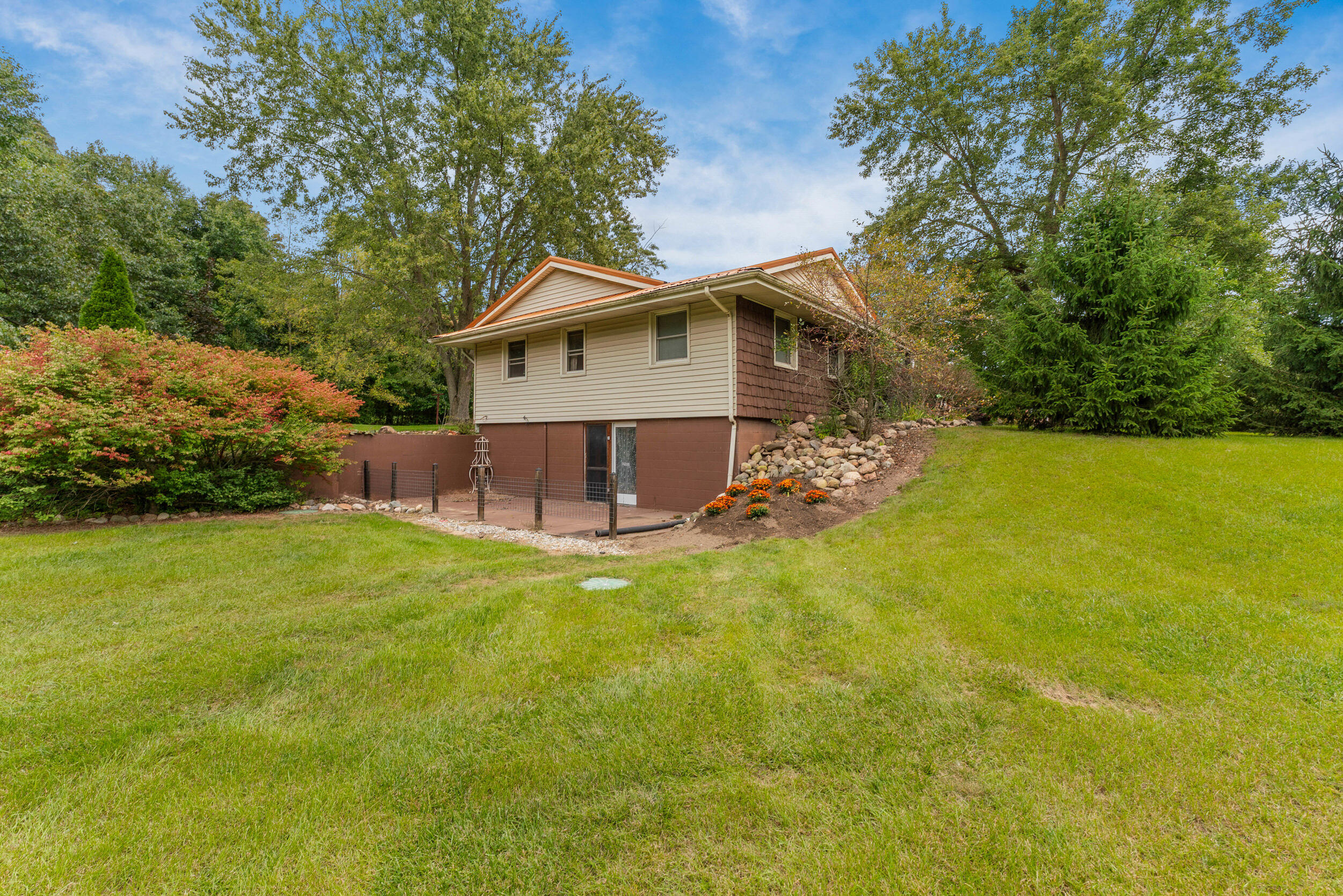 6254 Hudson Road Osseo, MI 49266 - Photo 6 of 24 walkout