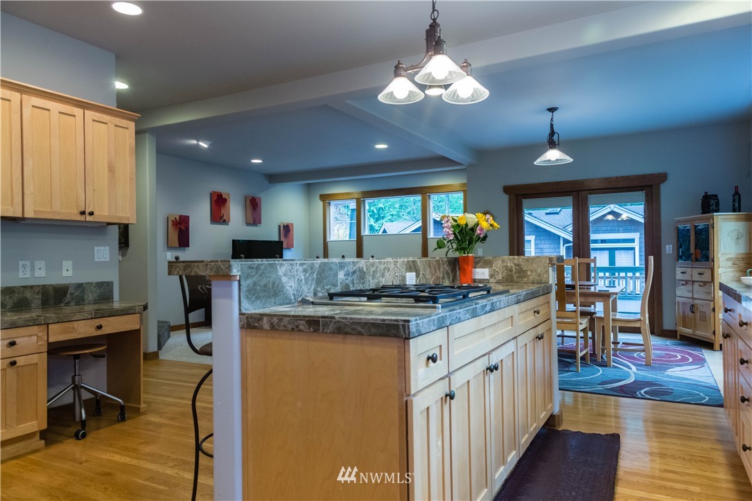 9205 Park Road Edmonds, WA 98020 - Photo 5 of 21