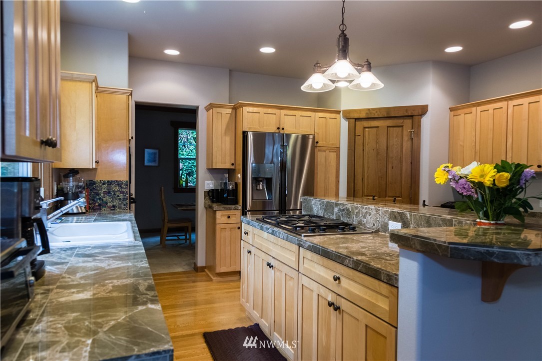 9205 Park Road Edmonds, WA 98020 - Photo 6 of 21