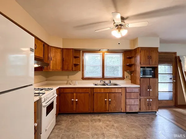 $1,735 | 4336 East 10th Street, Bloomington, IN 47408