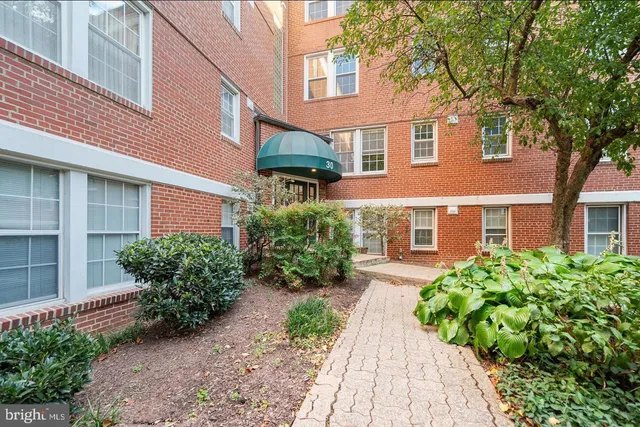 $1,750 | 30 South Old Glebe Road, Unit 106E, Arlington, VA 22204