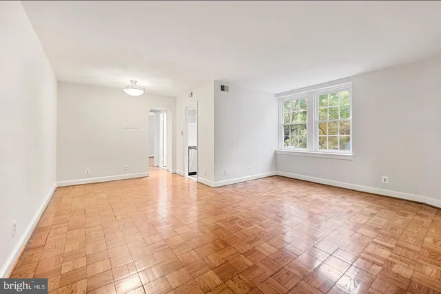 $1,750 | 30 South Old Glebe Road, Unit 106E, Arlington, VA 22204