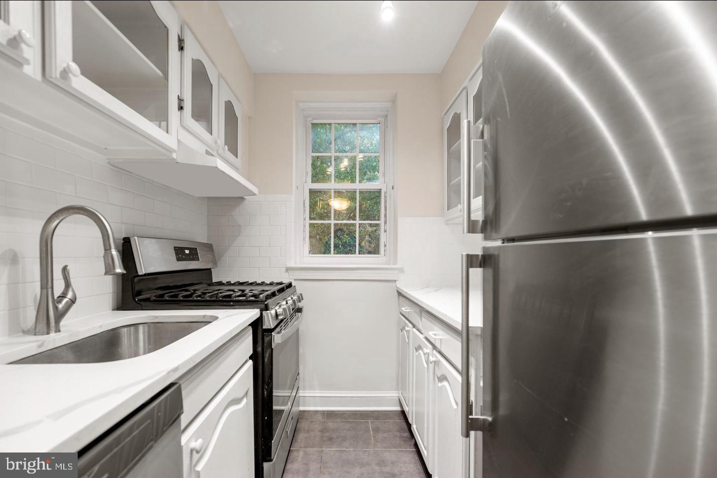 30 South Old Glebe Road, Unit 106E Arlington, VA 22204 - Photo 6 of 13 Kitchen