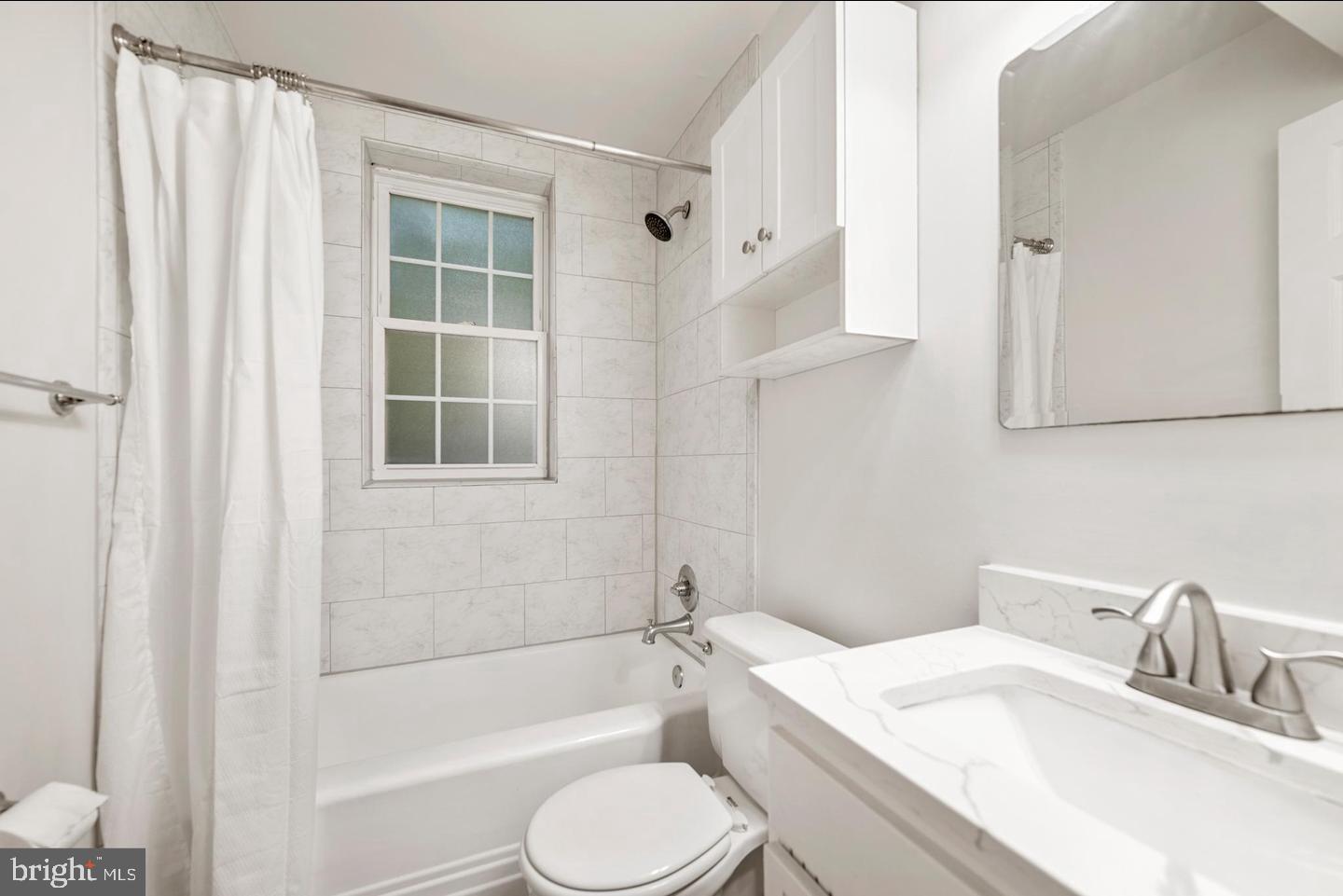 30 South Old Glebe Road, Unit 106E Arlington, VA 22204 - Photo 10 of 13 Bathroom