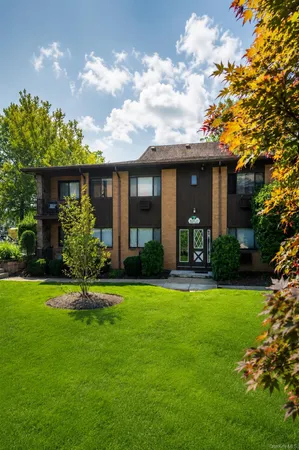 $379,900 | 2 West Lawrence Park Drive, Unit 12, Piermont, NY 10968
