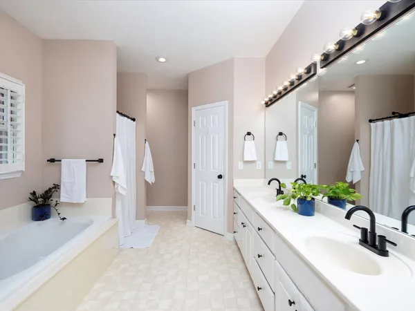 $599,900 | 9725 Dogwood Drive, Bon Aqua, TN 37025