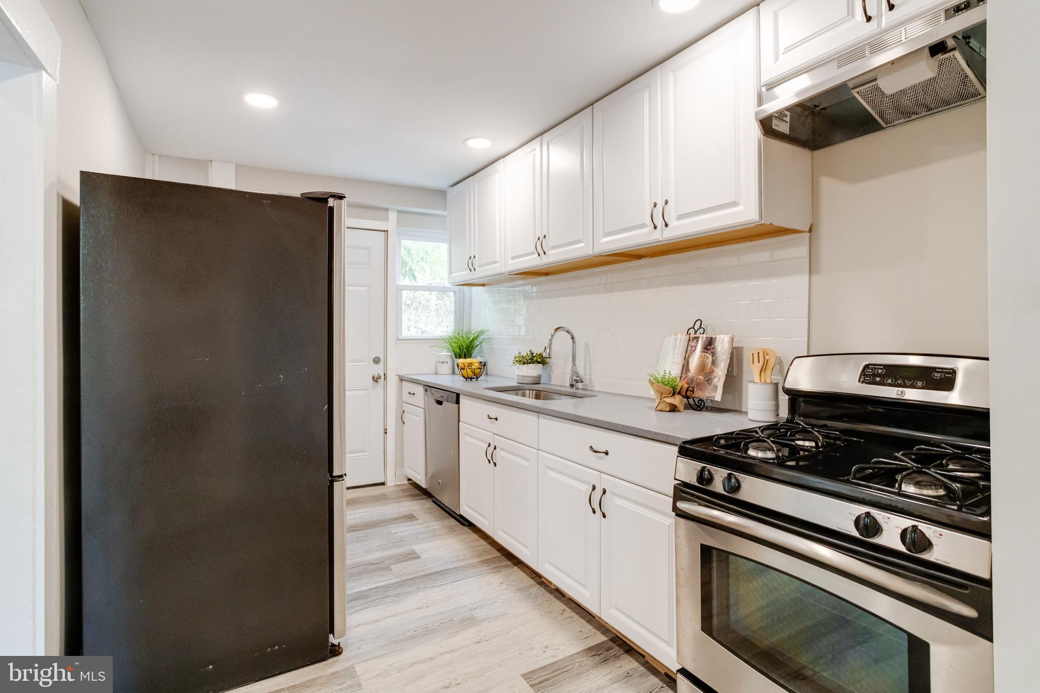 2934 Ellicott Driveway Baltimore, MD 21216 - Photo 10 of 29