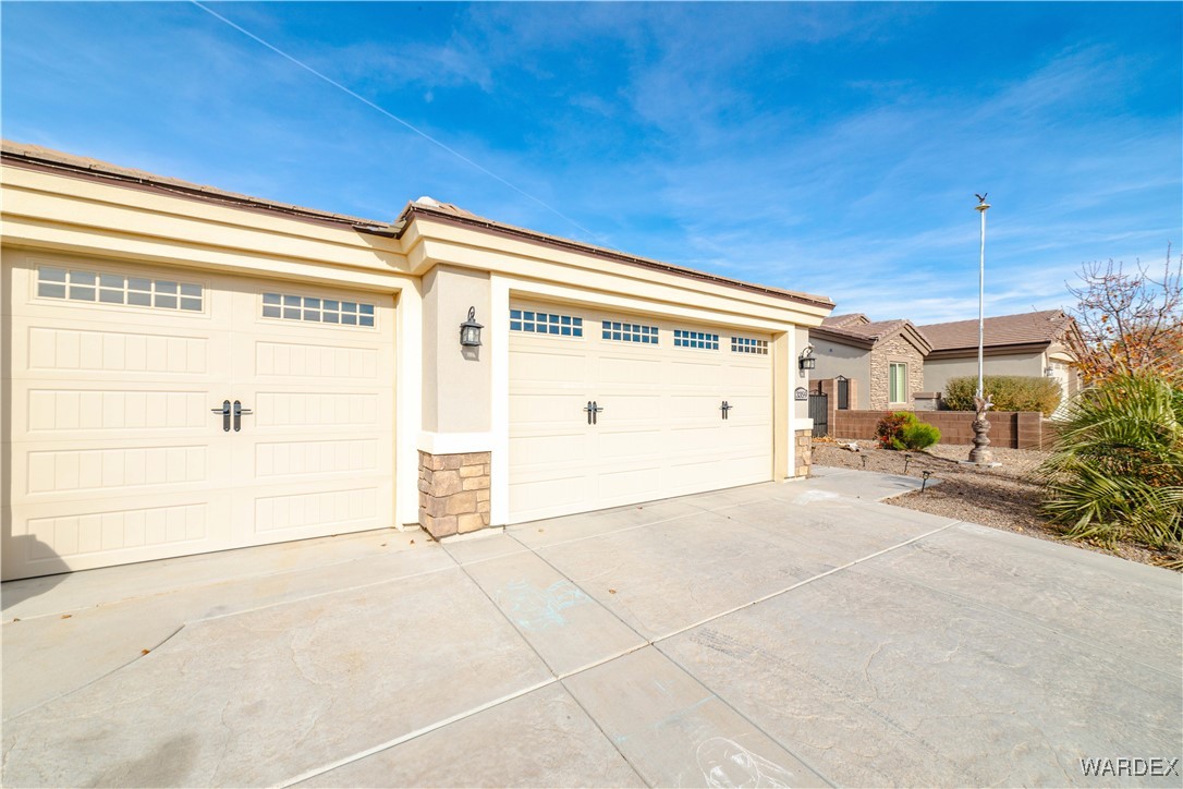 3359 Motherload Road Kingman, AZ 86401 - Photo 49 of 51 Garage