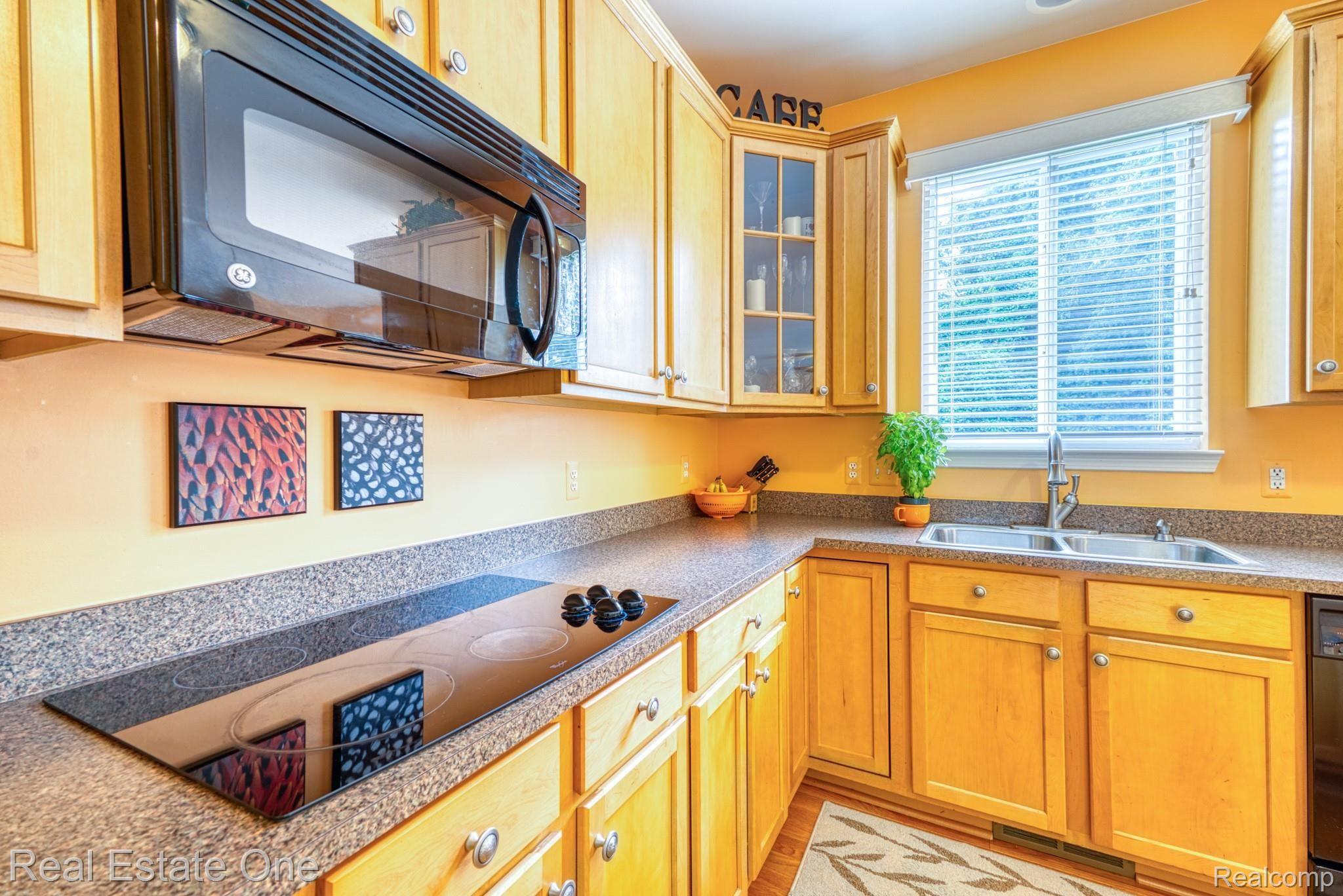 3370 Everett Drive Rochester, MI 48307 - Photo 8 of 36 DSC02439.jpg
