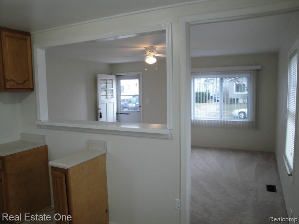 110 Manatee Hazel Park, MI 48030 - Photo 7 of 19