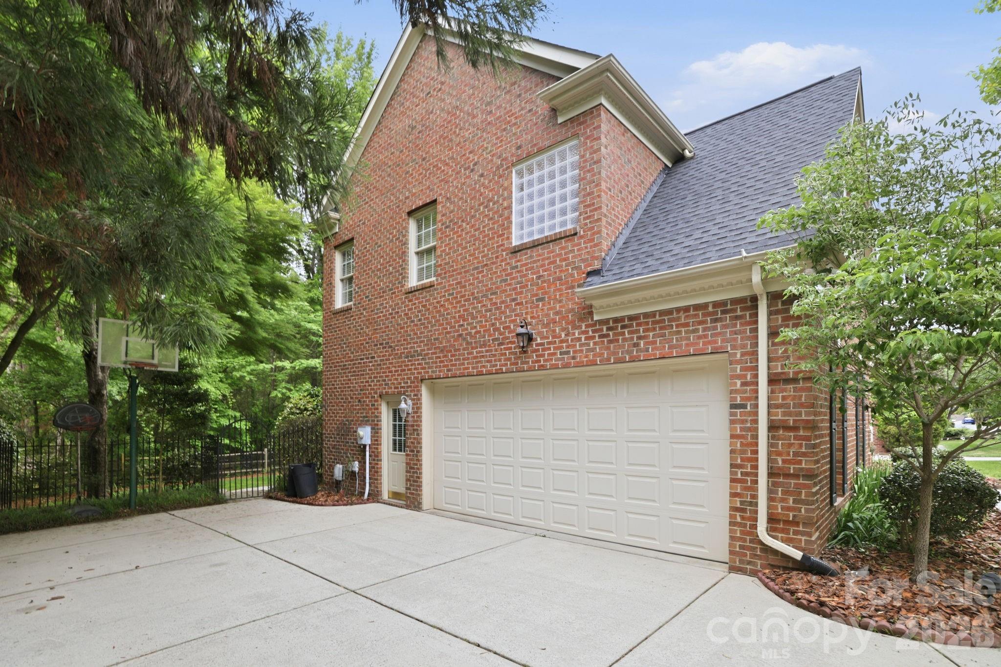 239 Sardis Pointe Road Matthews, NC 28105 - Photo 37 of 47 front view of a house