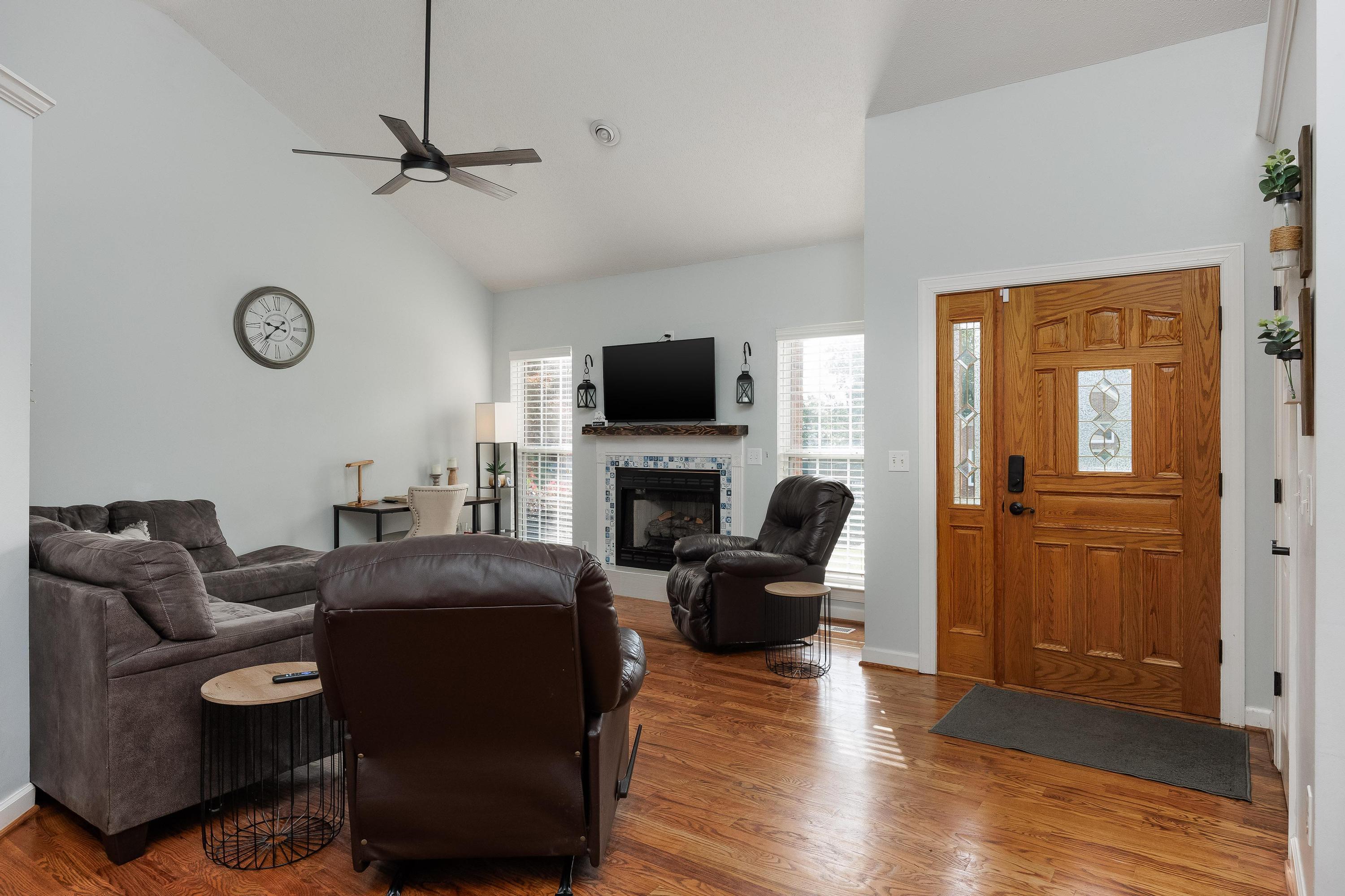 140 MacMillan Road Northeast Cleveland, TN 37323 - Photo 4 of 30 Living Room