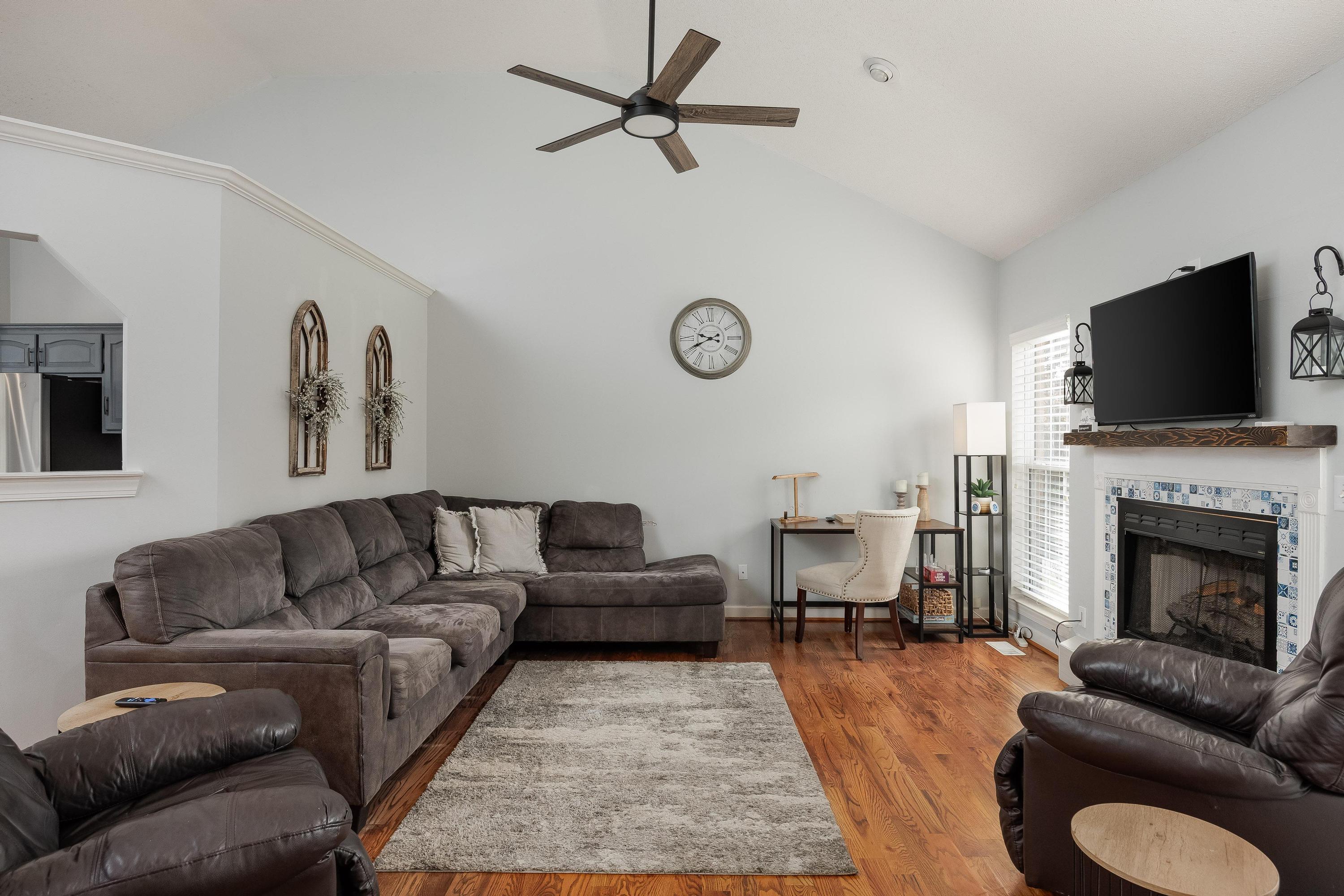 140 MacMillan Road Northeast Cleveland, TN 37323 - Photo 5 of 30 Living Room