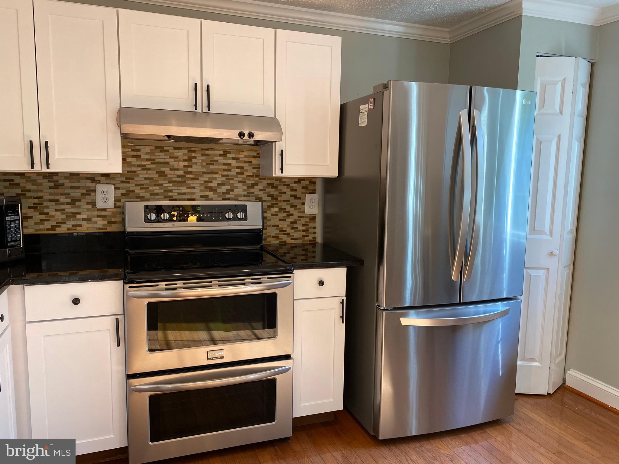 1666 Barnstead Drive Reston, VA 20194 - Photo 16 of 51 Kitchen