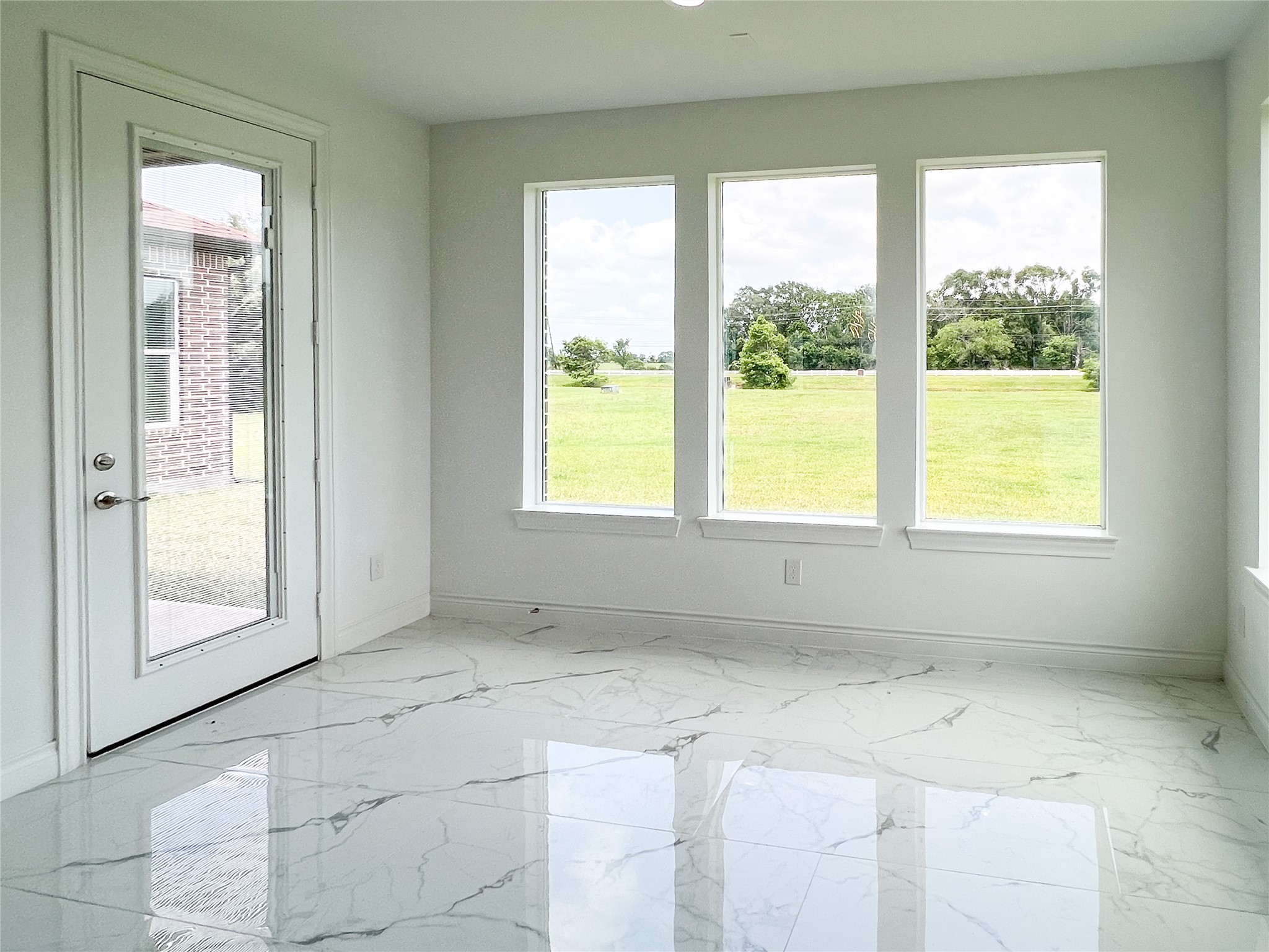 126 Lakeland Circle Rosharon, TX 77583 - Photo 8 of 49 a view of an empty room with a window