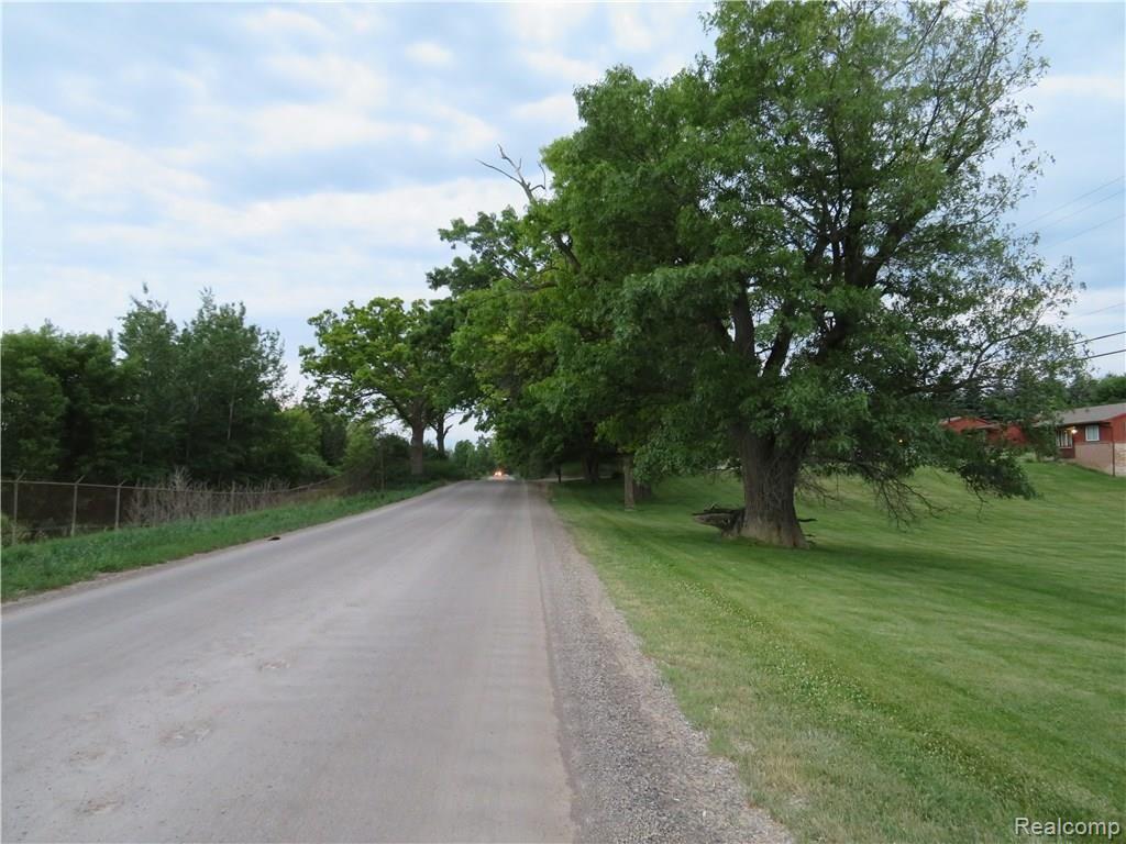 73745 Dequindre Road Leonard, MI 48367 - Photo 27 of 31 IMG_2393.JPG