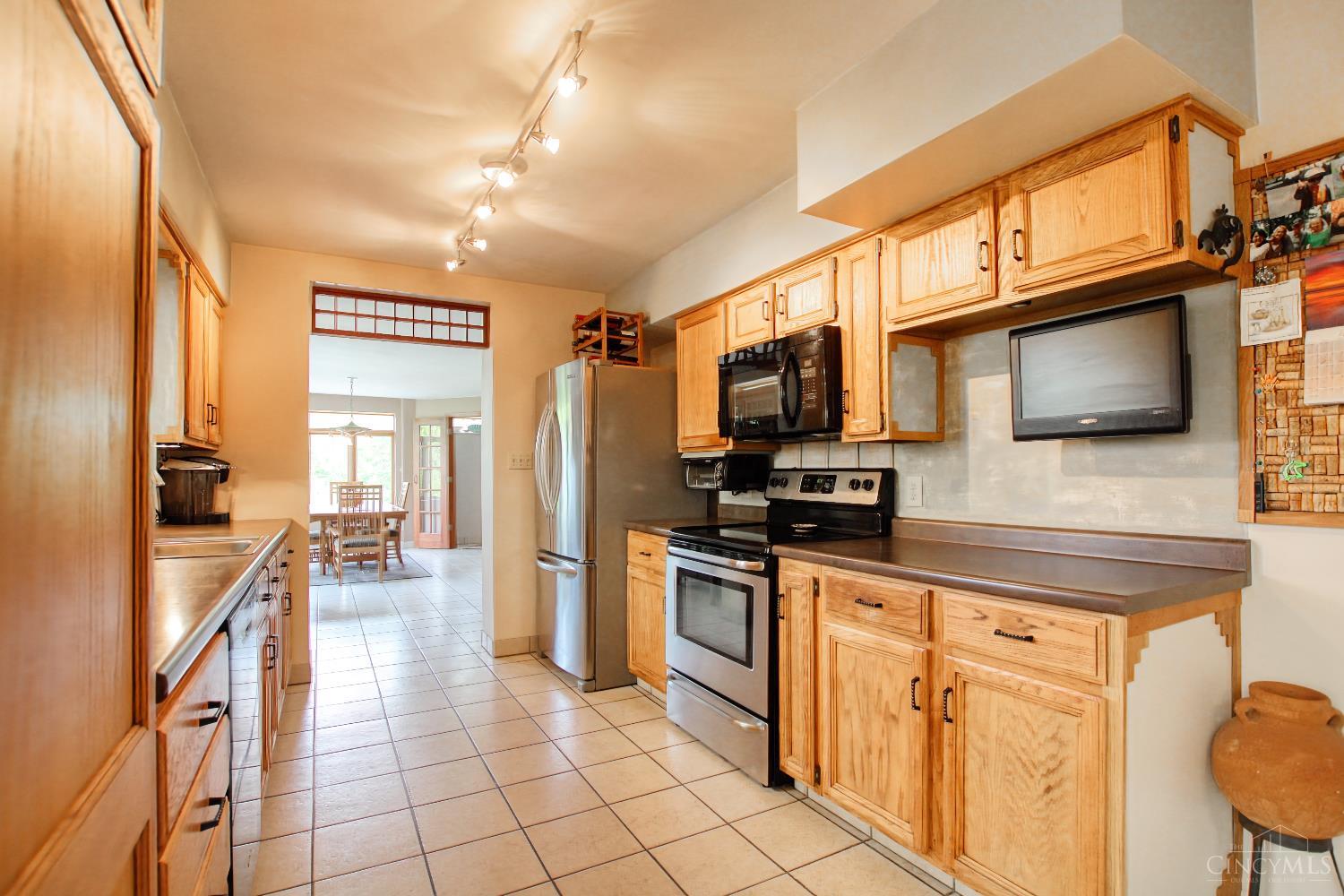 9761 Brehm Road Cincinnati, OH 45252 - Photo 8 of 28 Gallery Image 8