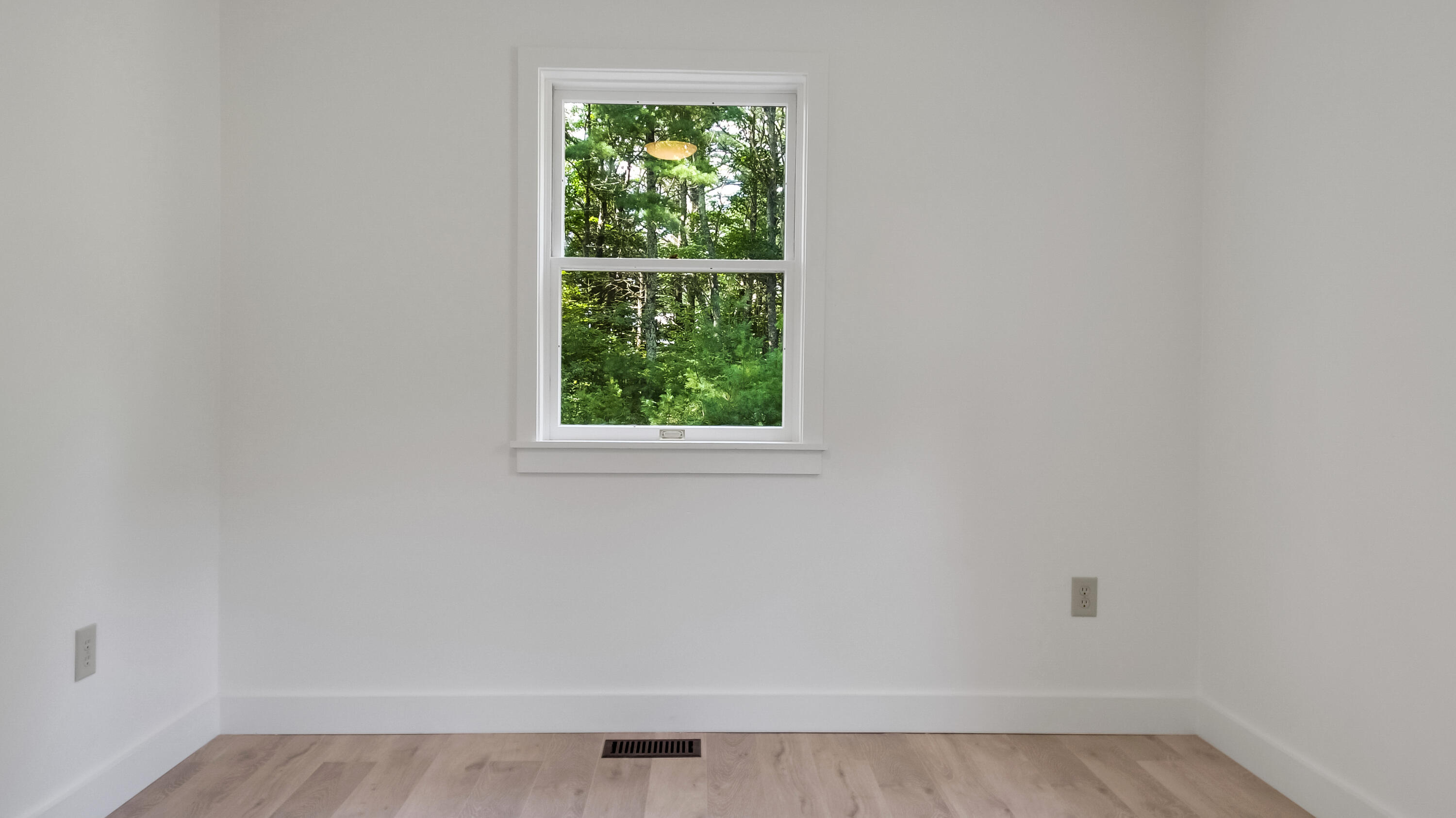 653 Middle Road Woolwich, ME 04579 - Photo 41 of 58 1st Floor Bed