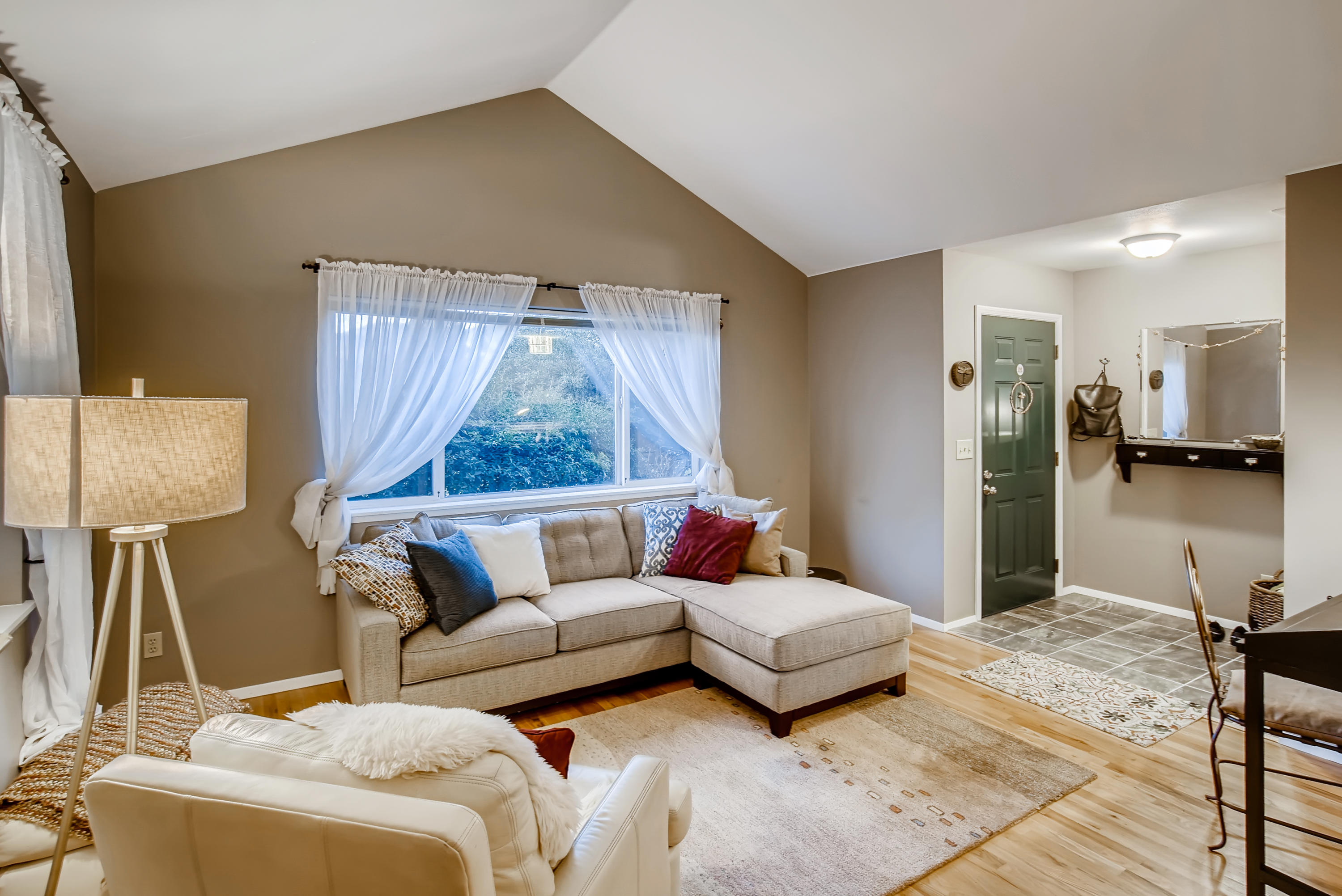 1332 Mill Pond Road Ashland, OR 97520 - Photo 7 of 32 07 Living Room