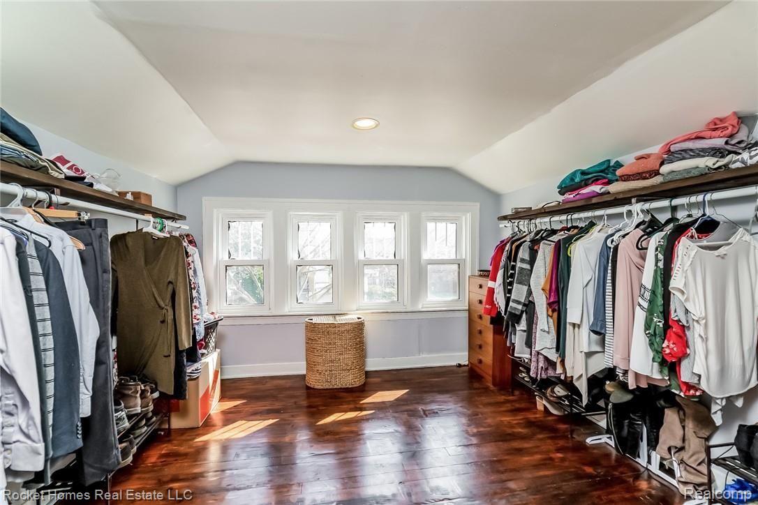 3471 Yorkshire Road Detroit, MI 48224 - Photo 14 of 30 012-photo-walk-in-closet-6985779.jpg