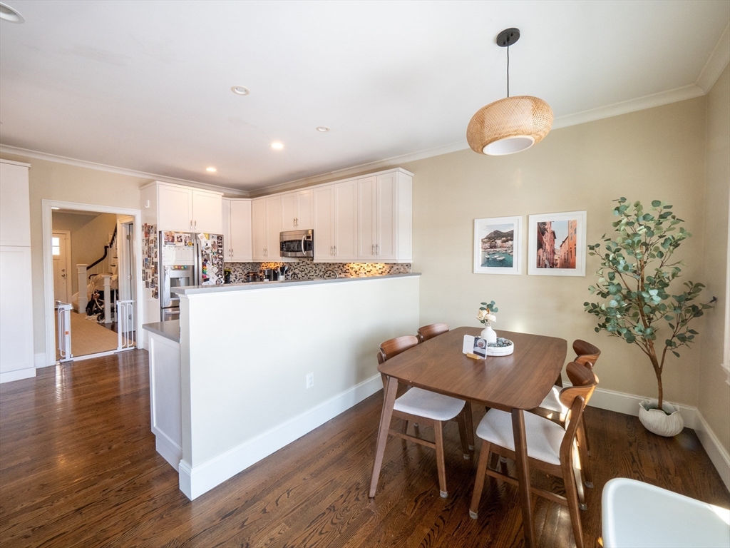 38 Troy Lane, Unit 1 Waban, MA 02468 - Photo 4 of 37