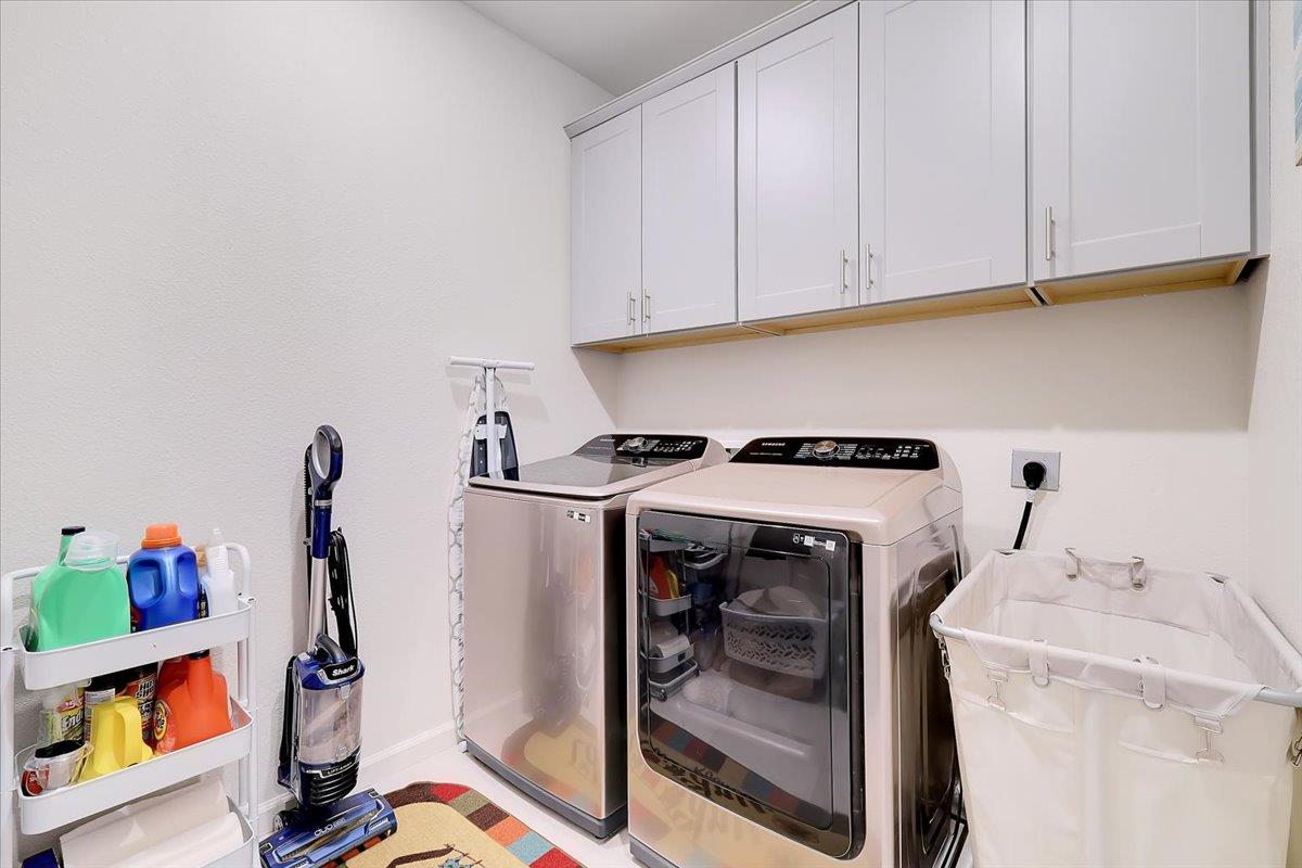 794 Berryessa Way Olivehurst, CA 95961 - Photo 27 of 40 a utility room with dryer and washer
