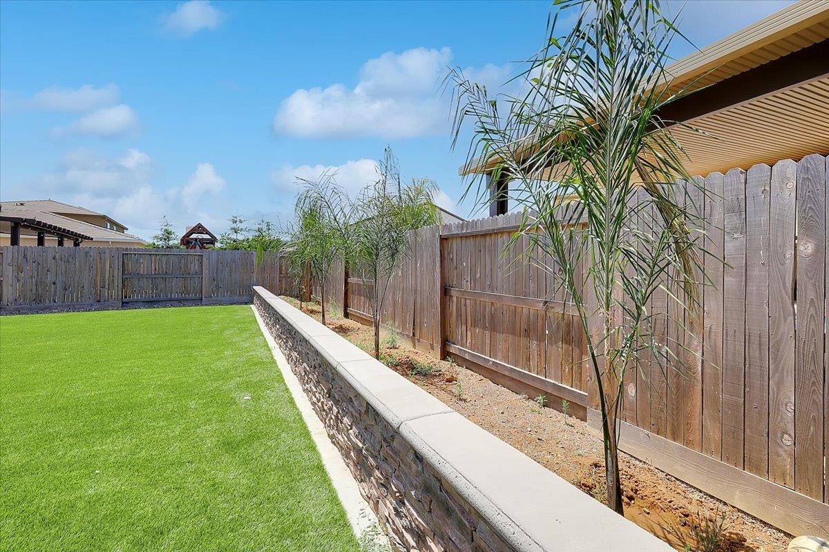 794 Berryessa Way Olivehurst, CA 95961 - Photo 36 of 40 a view of a backyard with a garden