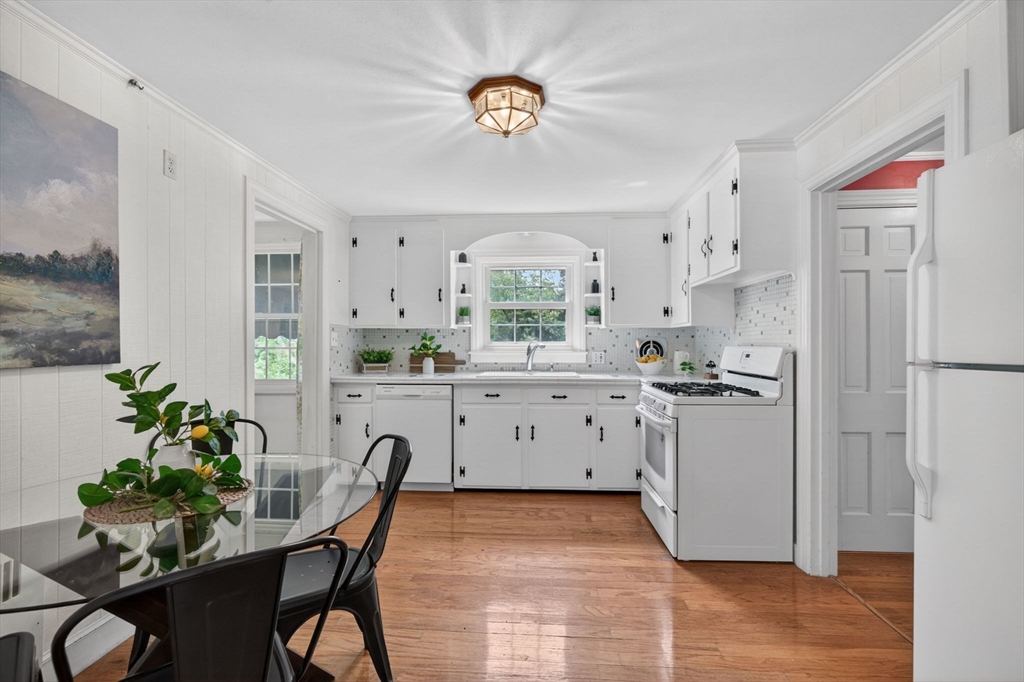 9 Stratford Road Andover, MA 01810 - Photo 8 of 35