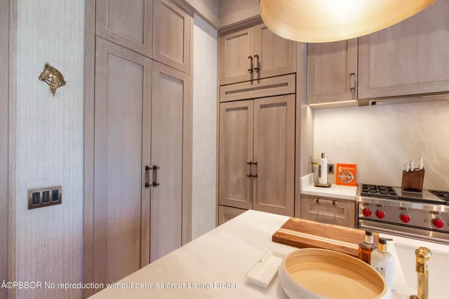 $6,495,000 | 236 Phipps Plaza, Unit 202, Palm Beach, FL 33480