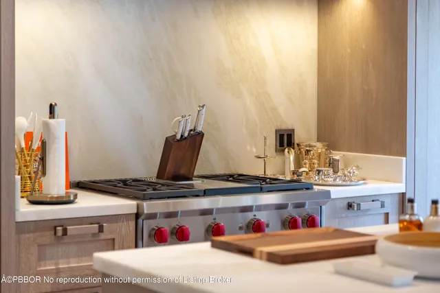 $6,495,000 | 236 Phipps Plaza, Unit 202, Palm Beach, FL 33480