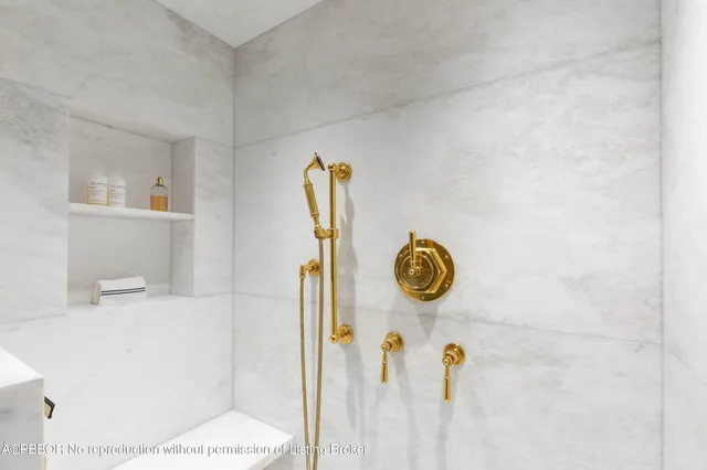 $6,495,000 | 236 Phipps Plaza, Unit 202, Palm Beach, FL 33480