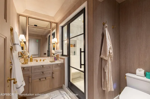 $6,495,000 | 236 Phipps Plaza, Unit 202, Palm Beach, FL 33480